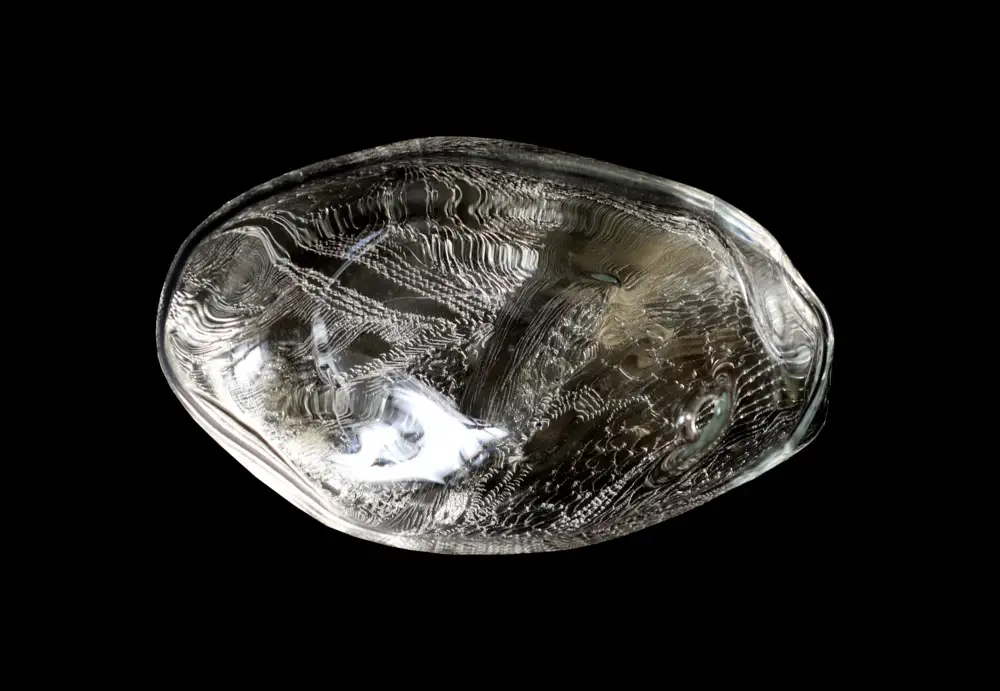 Blown glass sculpture, engraved skin, critical recycling